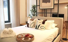 Modern Flat Near Trindade By Lovelystay